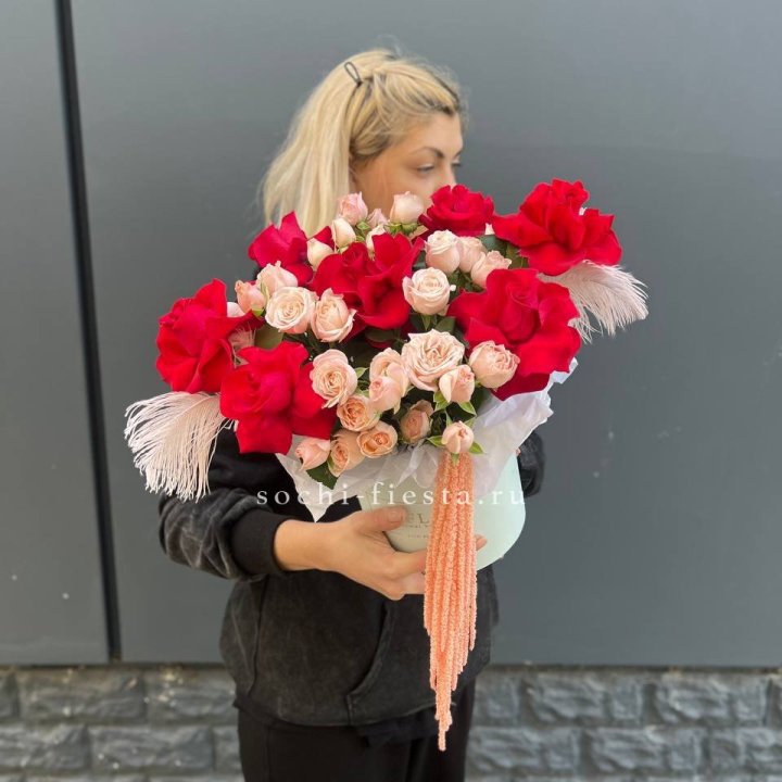 Бокс с нежными розами  в Чебоксарах