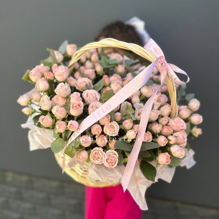 Корзина кустовых пионовидных роз в Чебоксарах