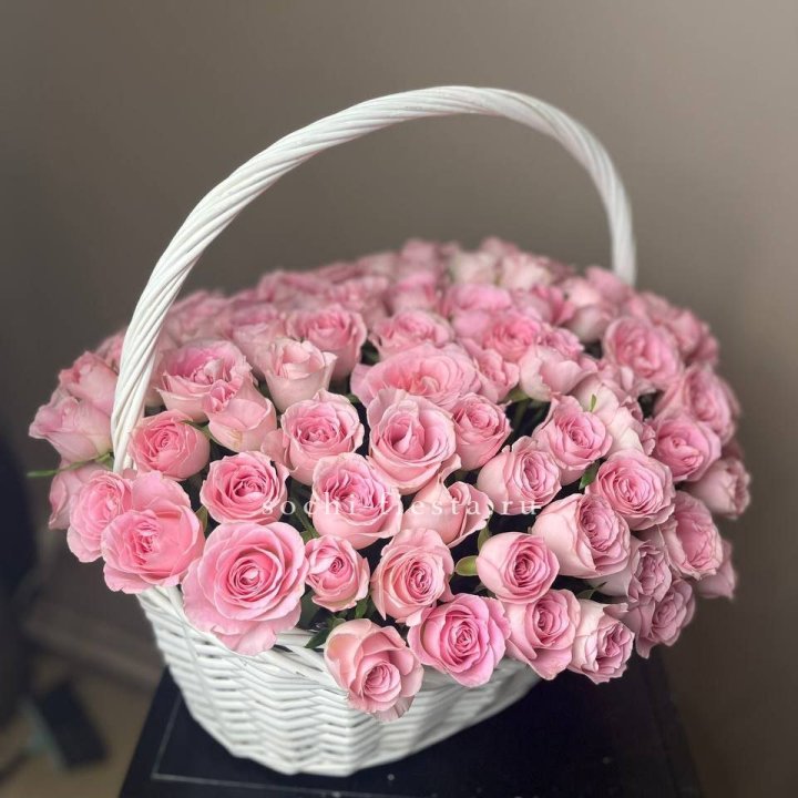 101 розовая роза в корзине в Чебоксарах