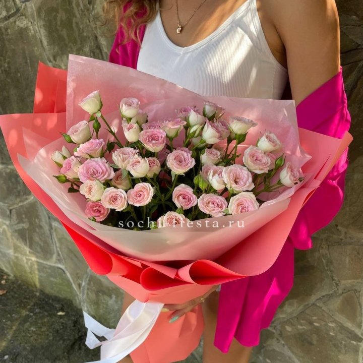 Розовые кустовые розы в Чебоксарах