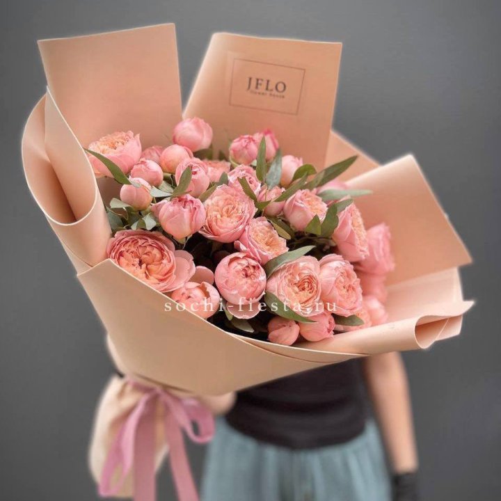 Букет из 9 кустовых роз Джульетта в Чебоксарах