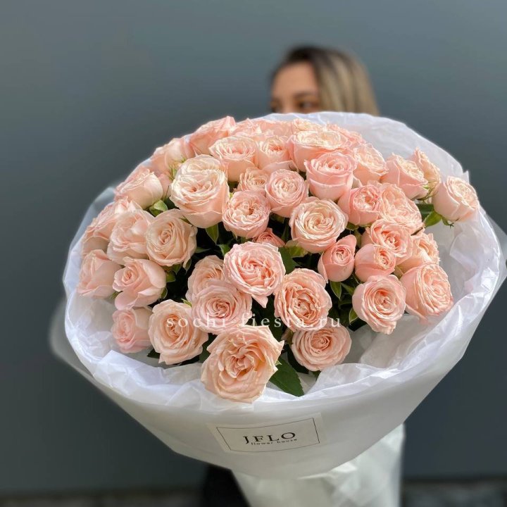 Букет кустовых роз Бомбастик в Чебоксарах