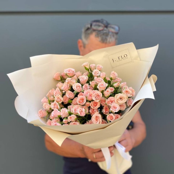 Кустовые розы леди в Чебоксарах