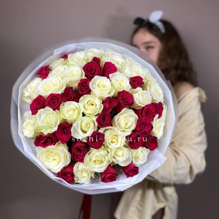 Микс из 55 роз в Чебоксарах