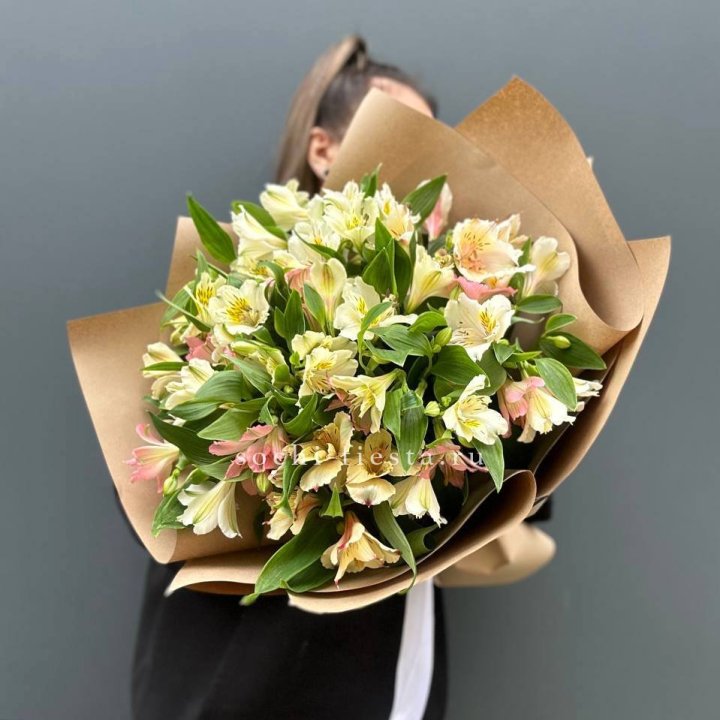 Букет альстромерий в крафте в Чебоксарах