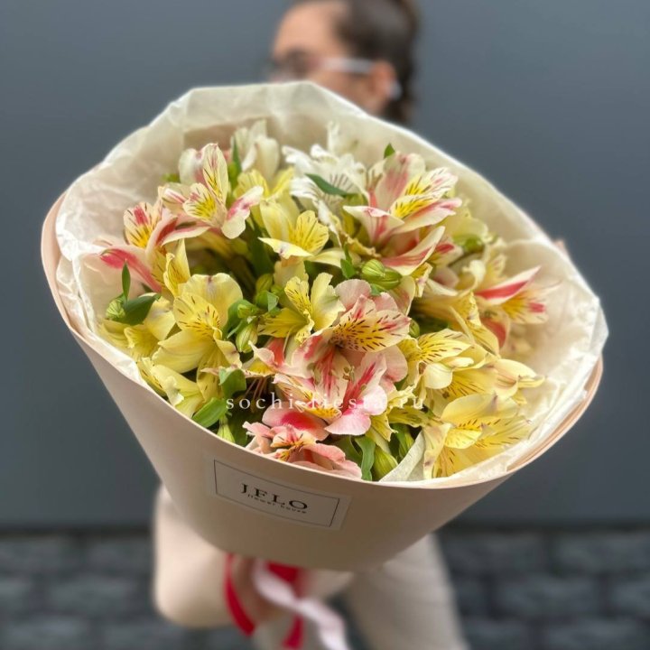 Альстромерии в нежном оформлении в Чебоксарах