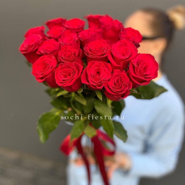 19 красных роз в Чебоксарах