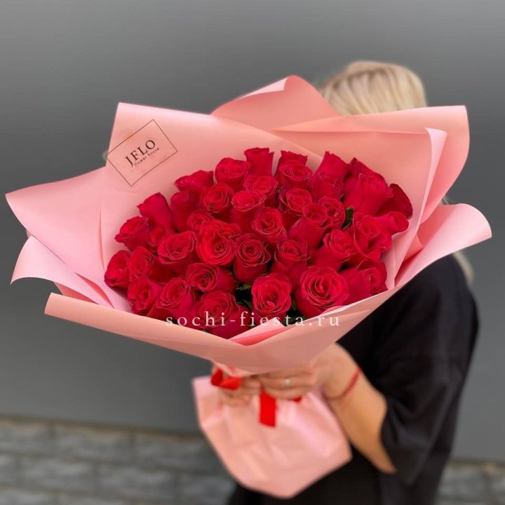 35 красных роз в Чебоксарах