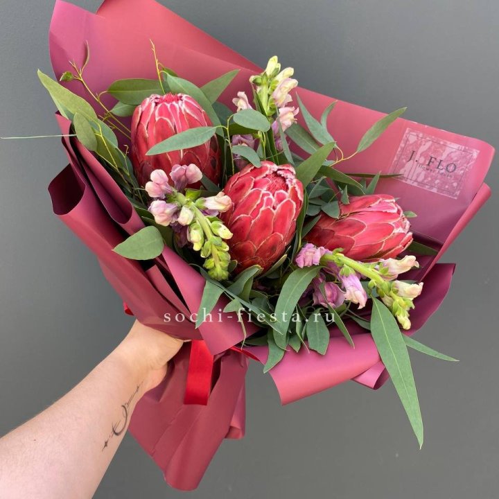 Букет из протеи "Квин" в Чебоксарах