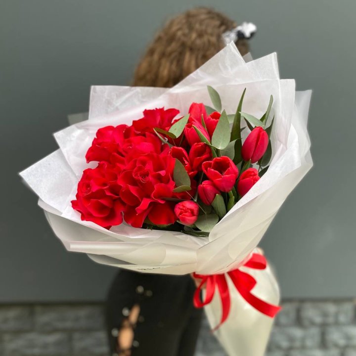 Дуо тюльпаны и розы в Чебоксарах