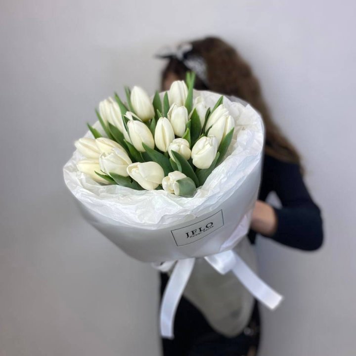  19 белых воздушных тюльпанов в Чебоксарах