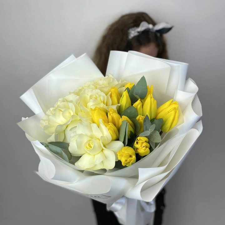 Дуо жёлтые тюльпаны и розы в Чебоксарах