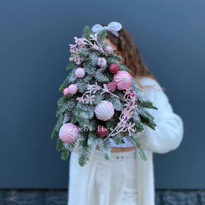 Новогодняя елочка "Розе" в Чебоксарах