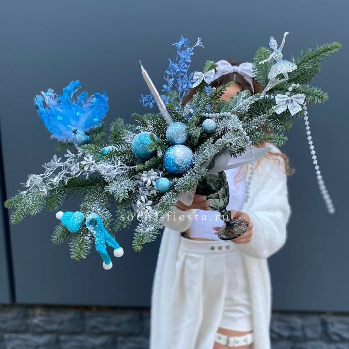 Композиция в бокале голубая в Чебоксарах