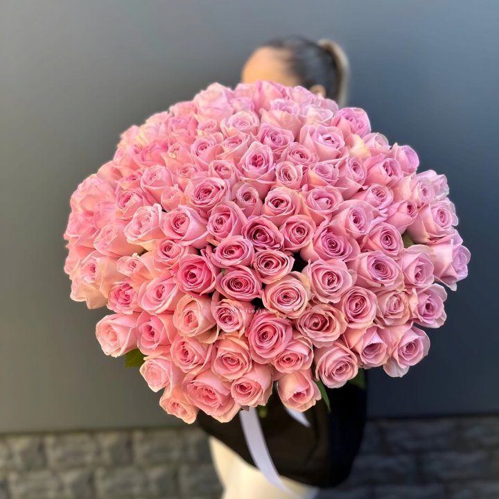 Охапка из 101 розовой розы в Чебоксарах