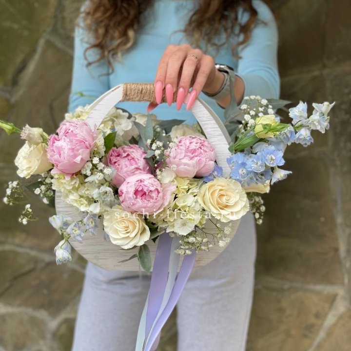 Ящик с пионами в Чебоксарах