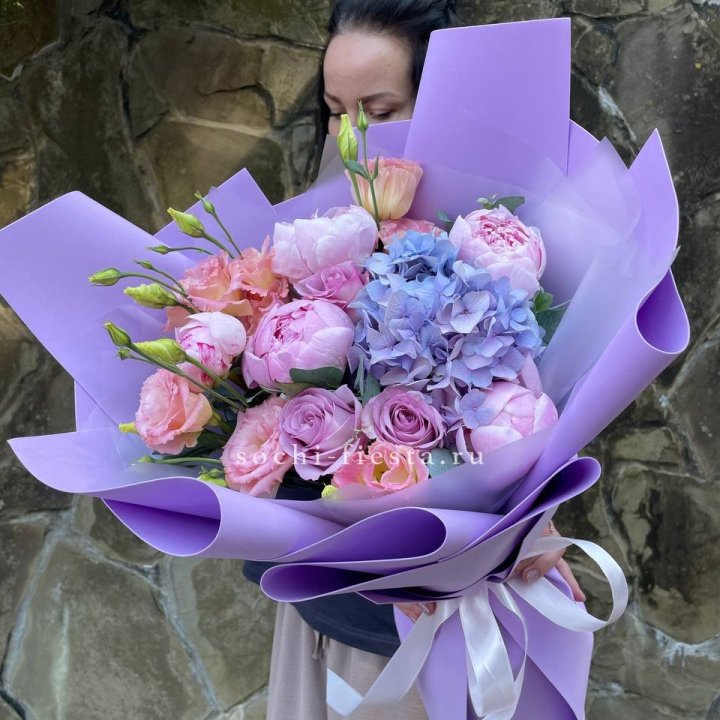 Букет с пионами "Блю логан" в Чебоксарах