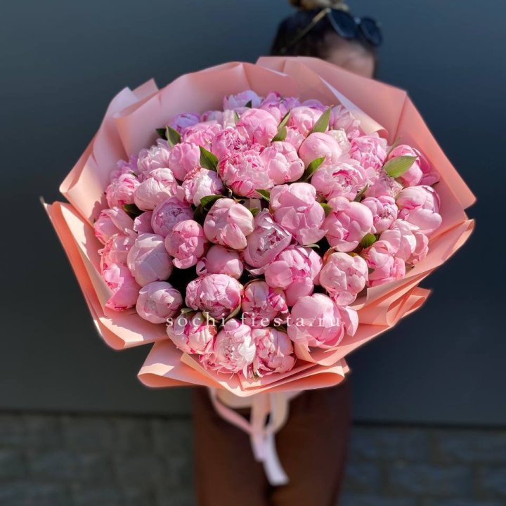 Нежный букет 51 пионов  в Чебоксарах