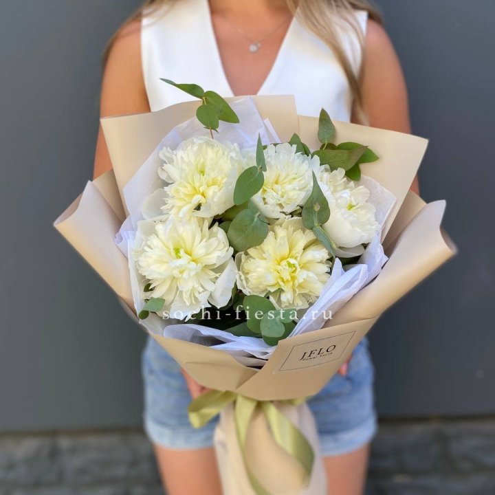  Букет белых пионов в Чебоксарах