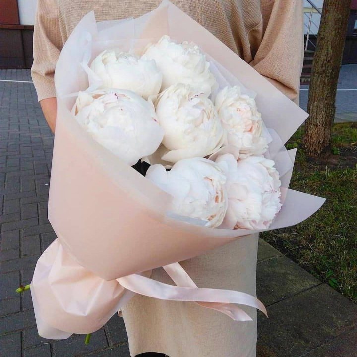 Букет белых пионов в Чебоксарах