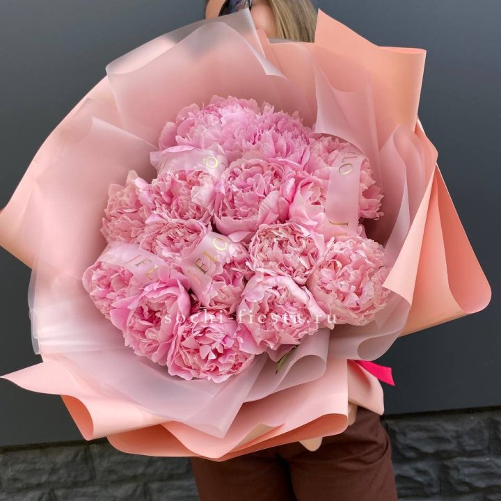 15 пионов "Монинг" в Чебоксарах