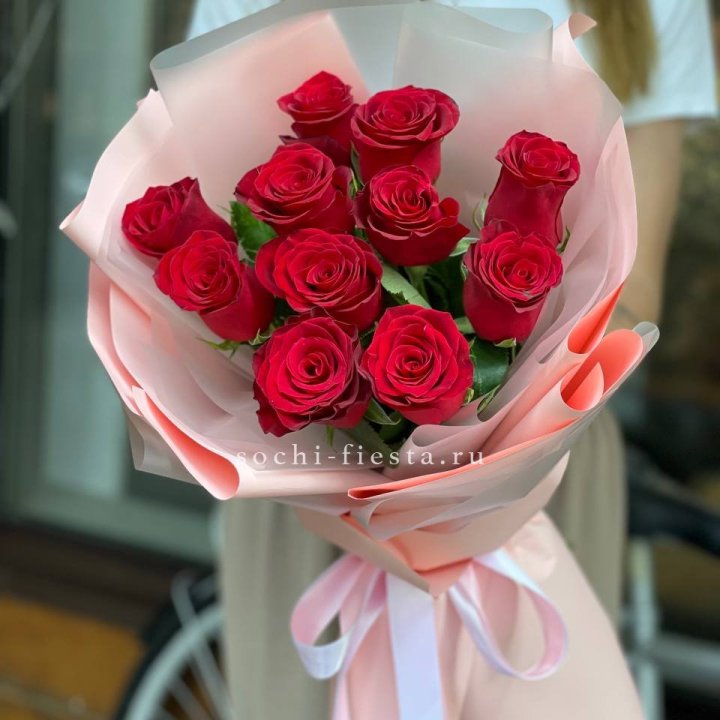 Букет красных роз "Мадам ред" в Чебоксарах
