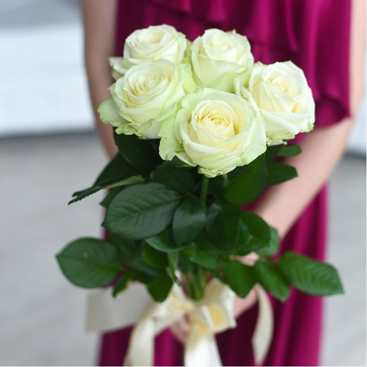 5 белых роз в Чебоксарах