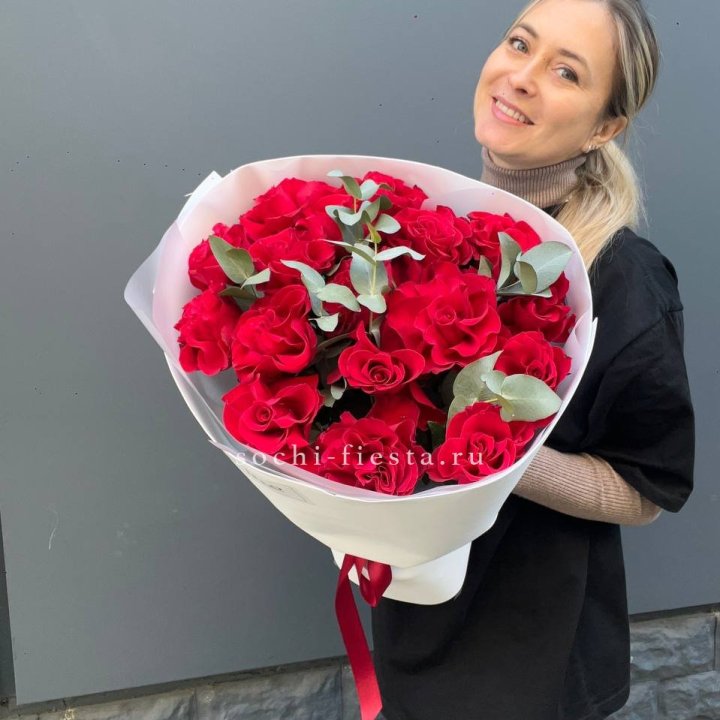 17 Красных французских роз в Чебоксарах