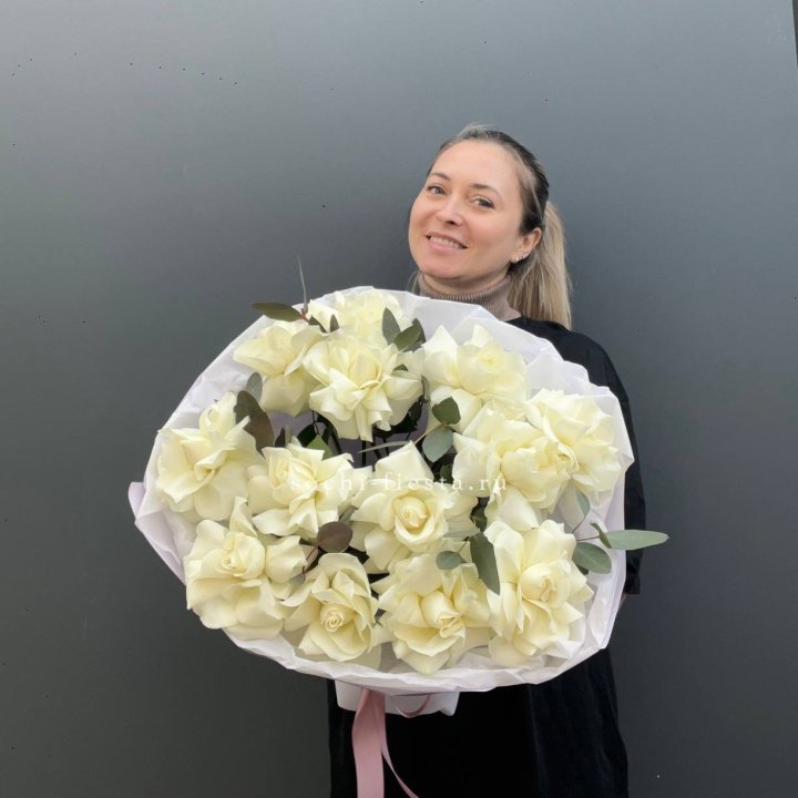 13 Белых французских роз Облако в Чебоксарах