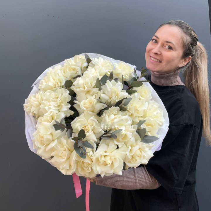 25 Белых французских роз Вайт найс в Чебоксарах