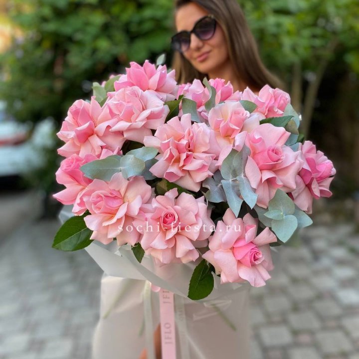 17 Розовых  французских роз в Чебоксарах
