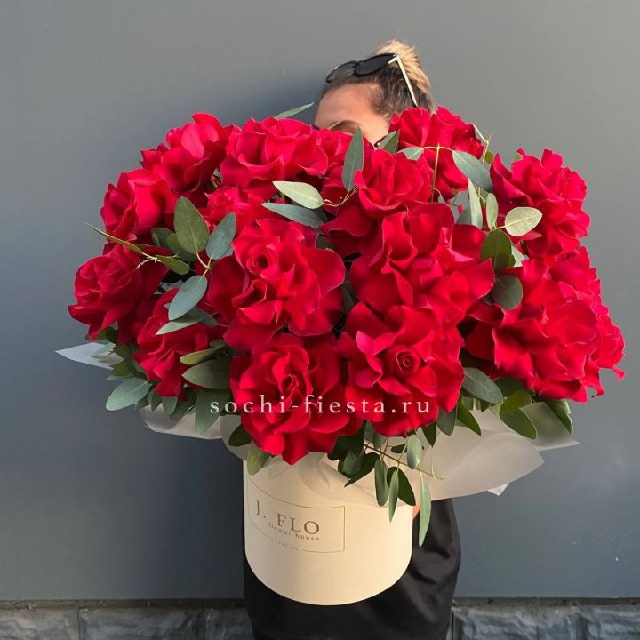 25 Французских красных роз в коробке в Чебоксарах