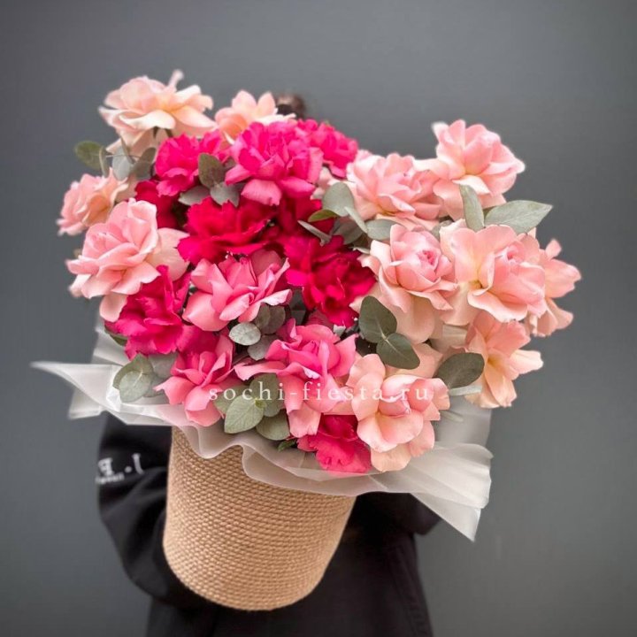 23 Французские розы Микс в боксе в Чебоксарах