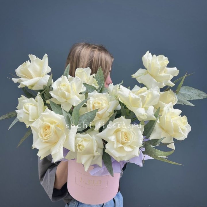 15 Французских роз в боксе в Чебоксарах