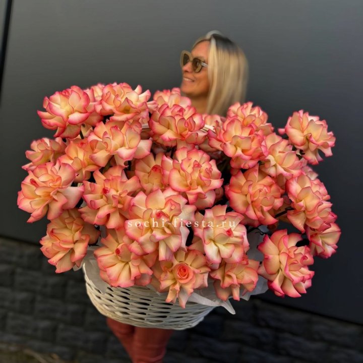 45 французских роз Джумилия в корзине в Чебоксарах