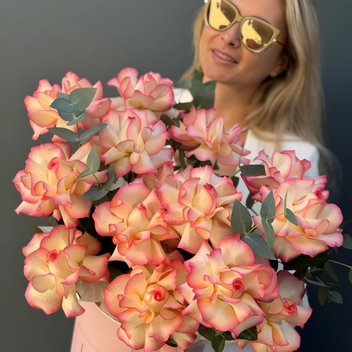 15 французских  роз Джумилия в боксе в Чебоксарах