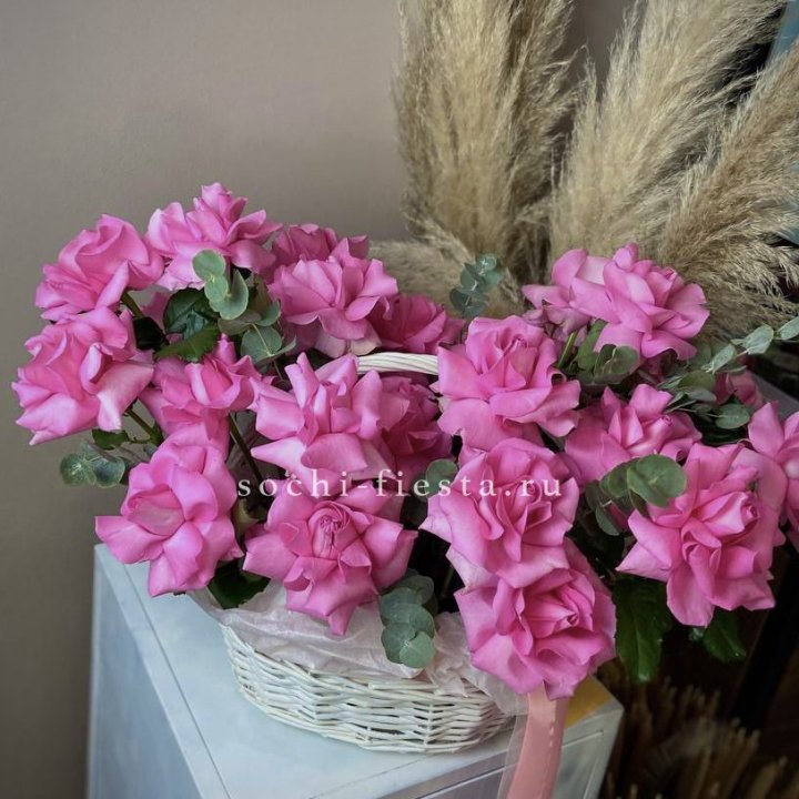25 роз в цветочной корзине Пинк в Чебоксарах
