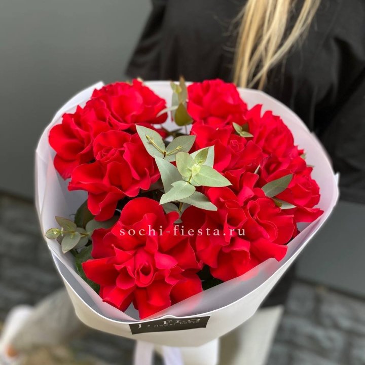9 Красных французских роз в Чебоксарах