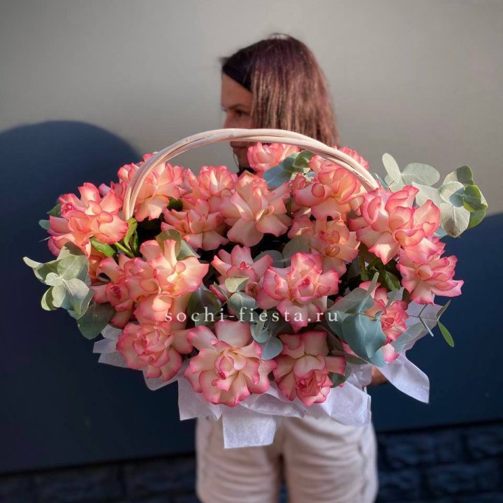 25 Французских роз Джумилия в корзине в Чебоксарах