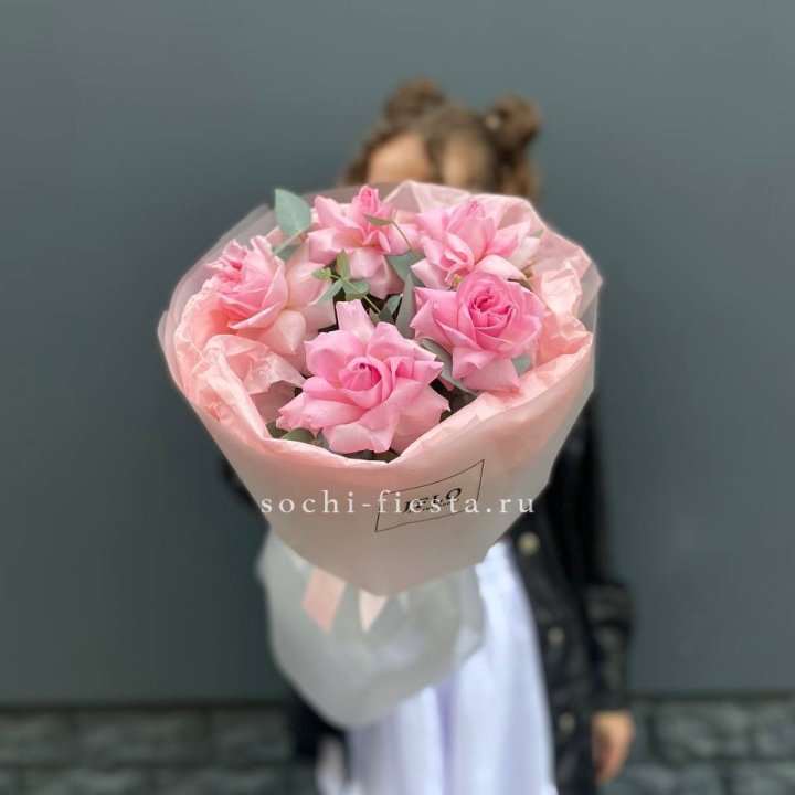 5 французских розовых роз  в Чебоксарах