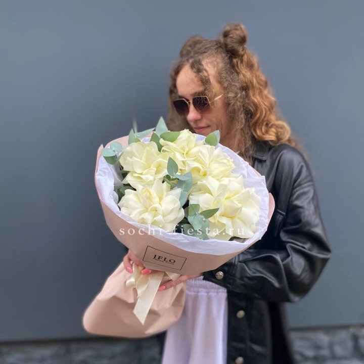 5 Белых французских роз в Чебоксарах