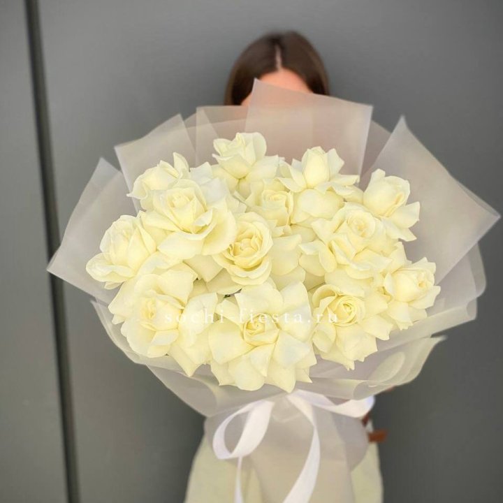 13 белых роз в Чебоксарах