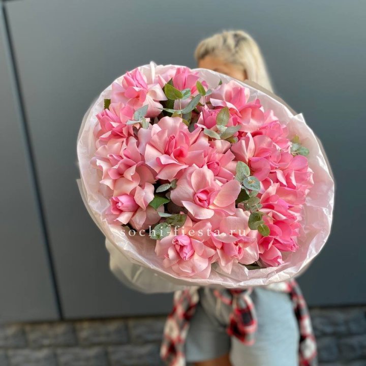 17 розовых роз в Чебоксарах