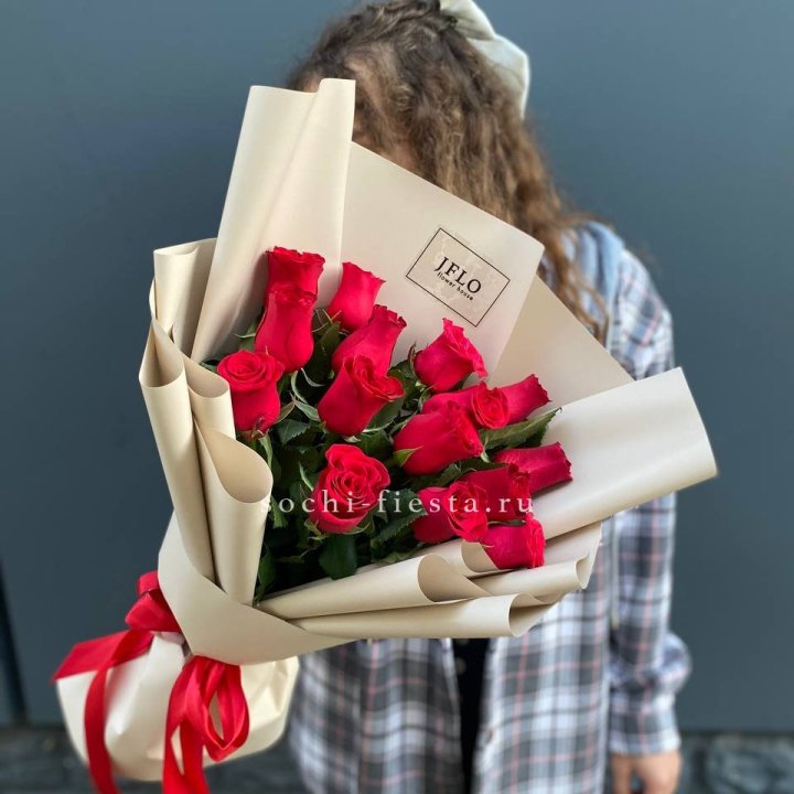 15 красных роз в Чебоксарах