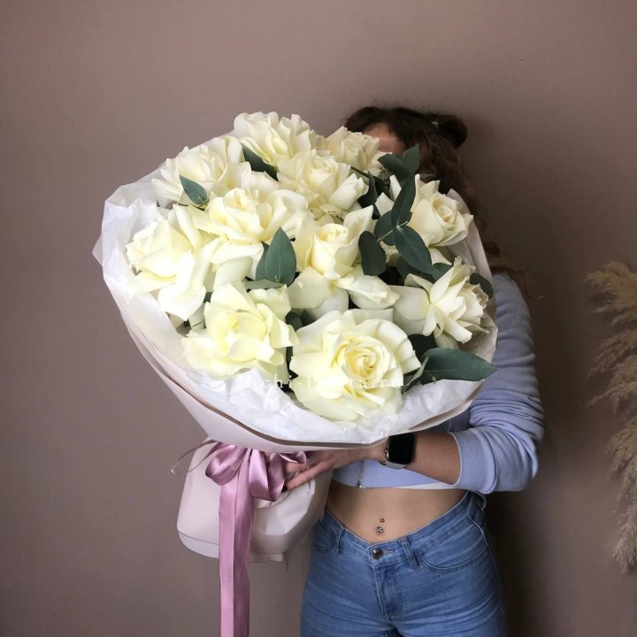 11 Белых французских роз "Вайт найс" в Чебоксарах