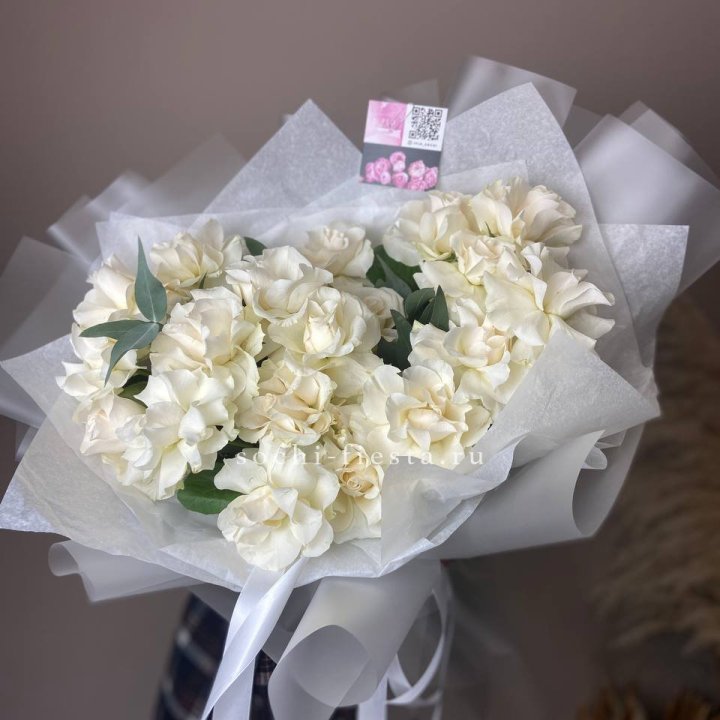 21 французских роз с эвкалиптом в Чебоксарах