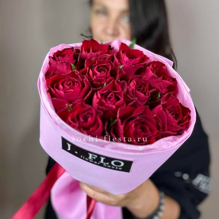11 красных роз мадам ред в Чебоксарах