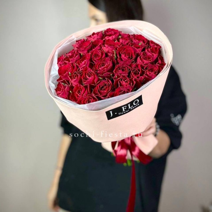 35 кенийских роз в Чебоксарах
