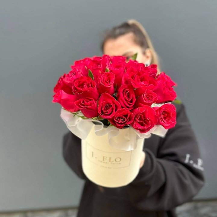 27 кенийских роз в боксе в Чебоксарах