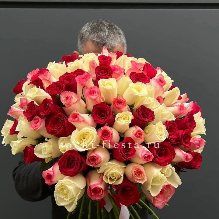 101 разноцветная роза "Джули" в Чебоксарах